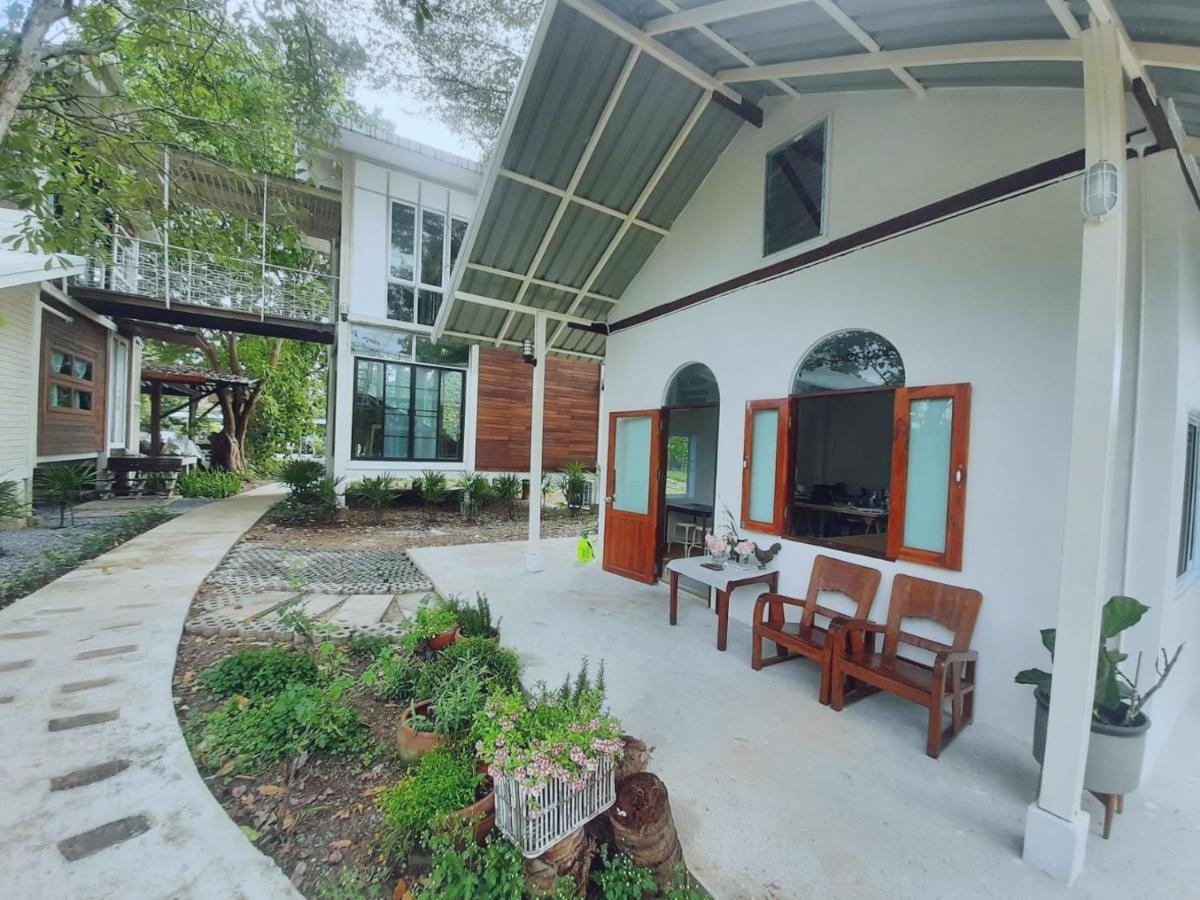 Baangaimuan Bed & Breakfast Lamphun Luaran gambar